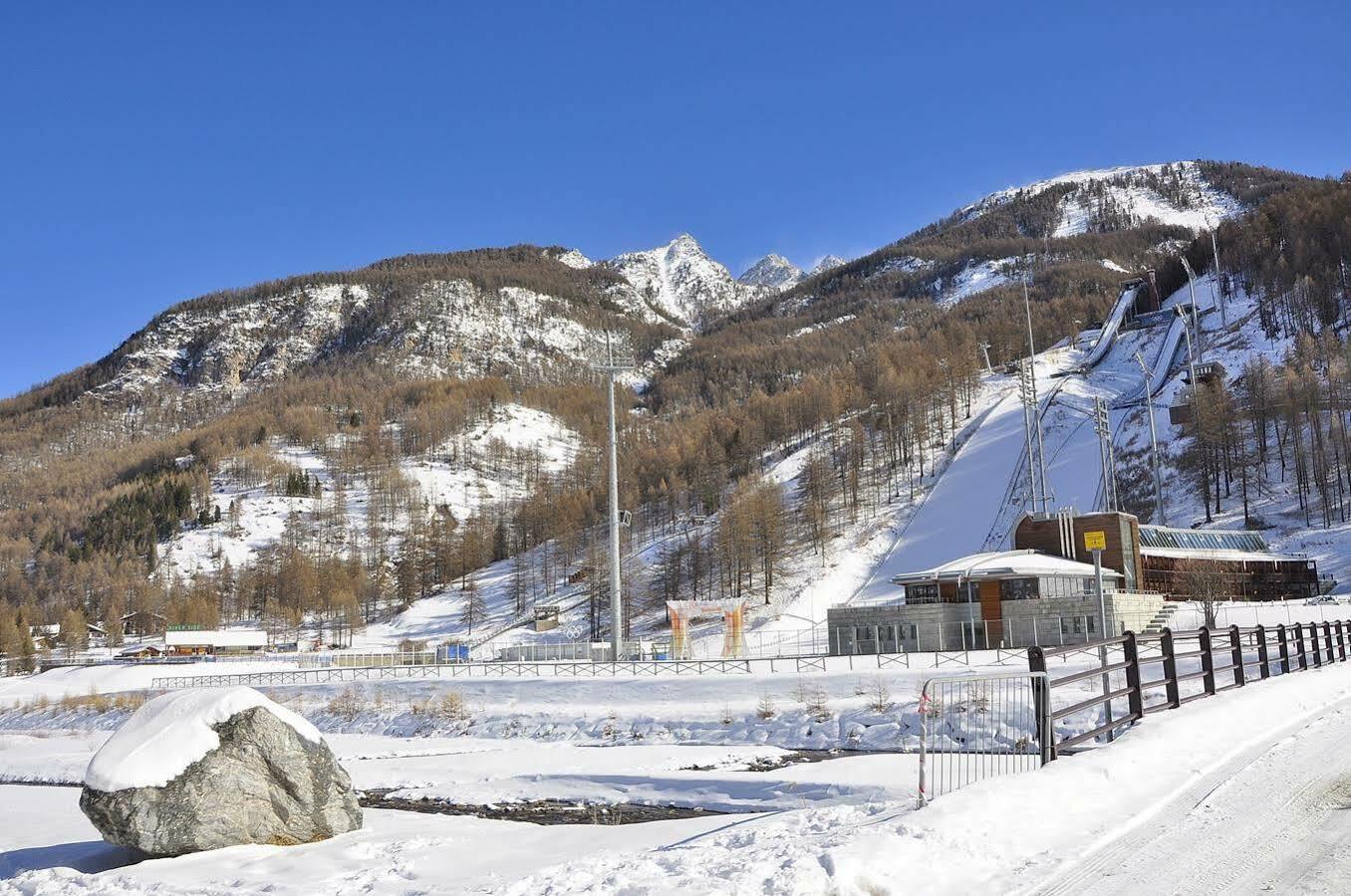 Pragelato Ski Jumping Hotel Праджелато Екстер'єр фото